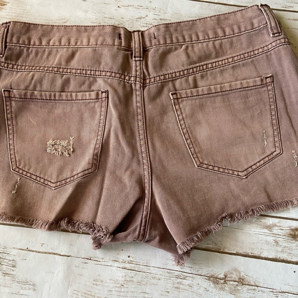 💜FREE PEOPLE lightly distressed jean shorts - Picture 4 of 7